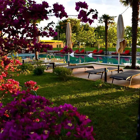 Qetesia-te Indriti 호텔 Velipojë