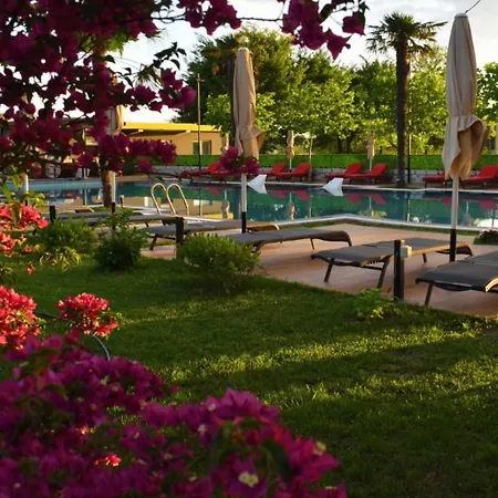 Qetesia-te Indriti Hotel 3*